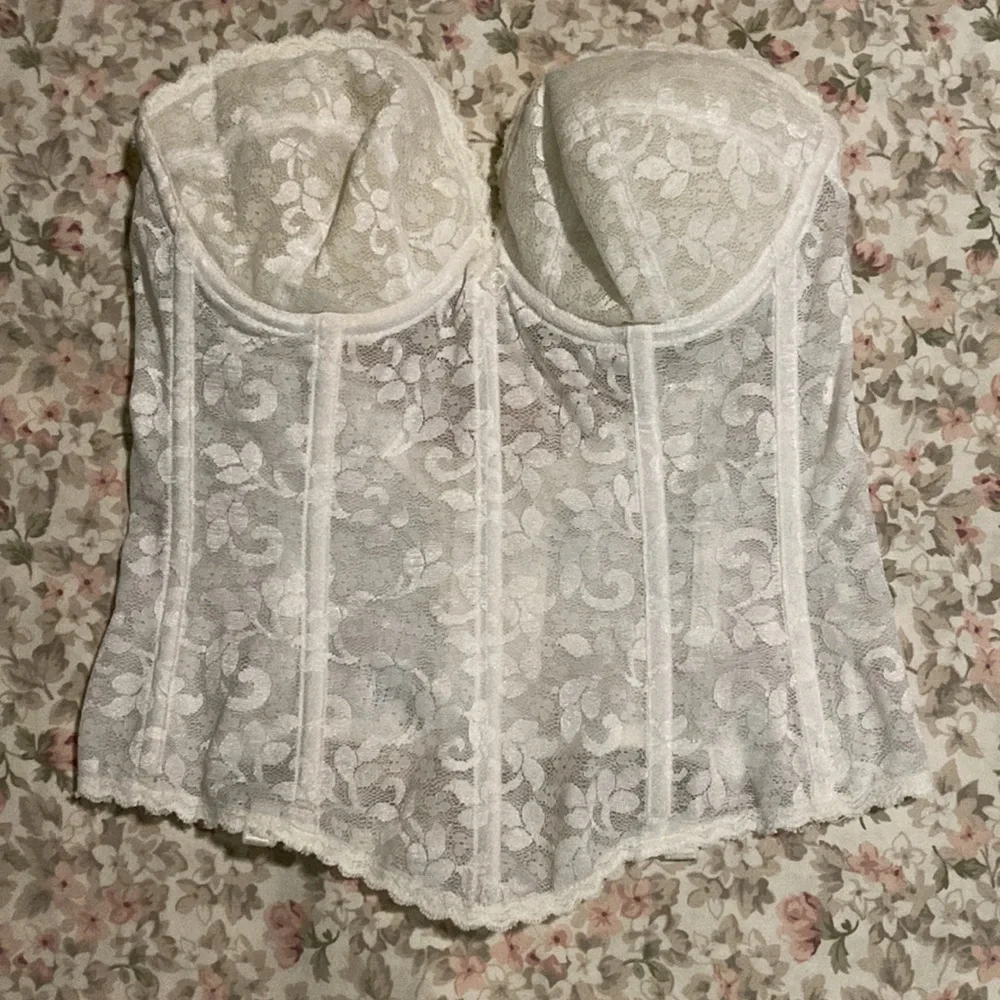 Vintage White Strapless Bra